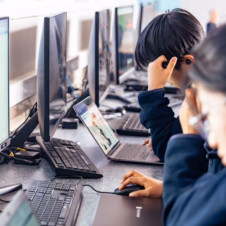 Rosehill College students working safely online